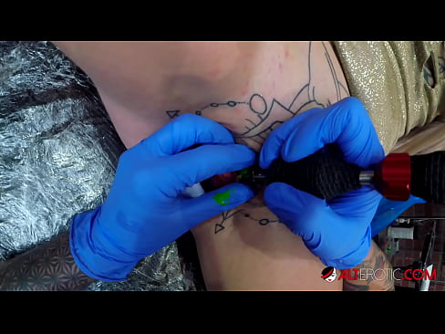 ❤️ Ekstremt tatovert hottie Sully Savage tok en tatovering på klitoris Russisk porno på porno no.porn-tub-sexer.ru ❌️❤
